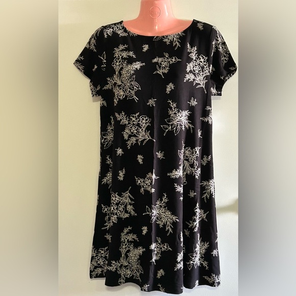 Old Navy Short Sleeve Swing Black & White Floral Dress LG NWT - Picture 2 of 8